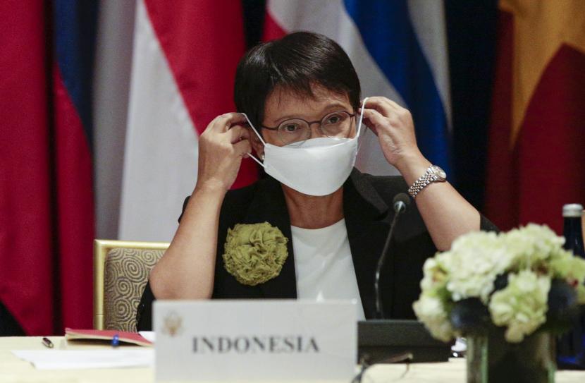 Menlu RI Retno Marsudi menyampakan lima isu penting dalam pertemuan Menlu ASEAN 
