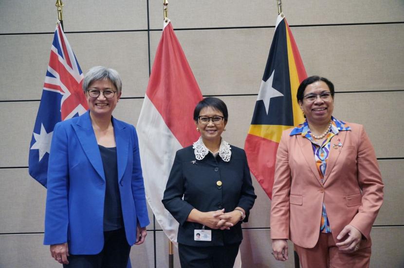 Menlu RI Retno Marsudi memimpin pertemuan trilateral bersama Menlu Australia Penny Wong dan Menlu Timor Leste Adaljiza Magno di sela Sidang Majelis Umum PBB tahunan di New York, Amerika Serikat (AS) pada Selasa (20/9/2022) 