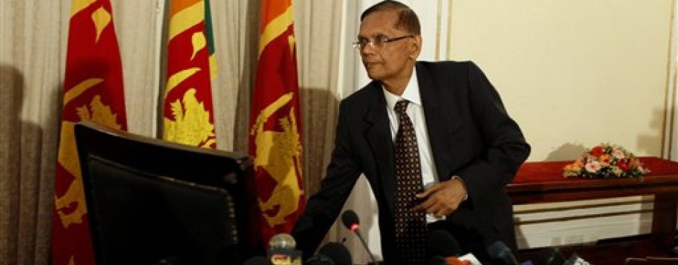 Menlu Sri Lanka, Gamini Peiris, saat menggelar jumpa pers soal laporan PBB.