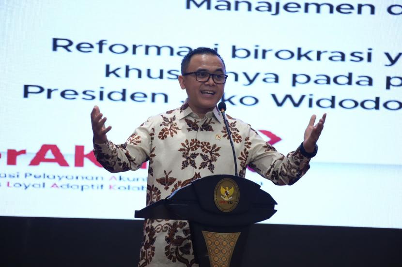 Menpan-RB Abdullah Azwar Anas saat berbicara dalam Rapat Koordinasi Pengadaan ASN Tahun 2022 di Jakarta, Selasa (13/9). Dia menyatakan, tahun ini akan dibuka 530 ribu formasi ASN PPPK. 