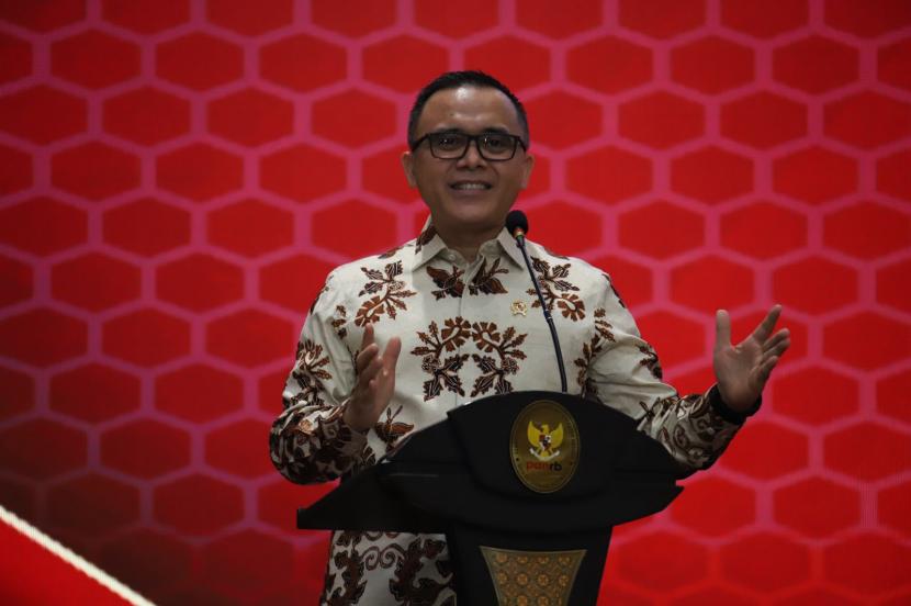 Menpan-RB Abdullah Azwar Anas saat berbicara dalam Rapat Koordinasi Pengadaan ASN Tahun 2022 di Jakarta, Selasa (13/9). Dia menyatakan, tahun ini akan dibuka 530 ribu formasi ASN PPPK. 