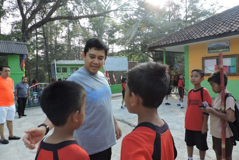 menpan RB Yuddy Chrisnandi mengunjungi SDN Linggasana, Kuningan, Jawa Barat, Sabtu (5/9).