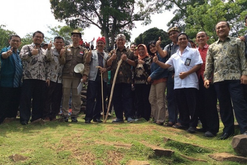 Menpar Arief Yahya dan Wagub Jabar Blusukan ke Situs Gunung Padang, Cianjur, Jawa-Barat