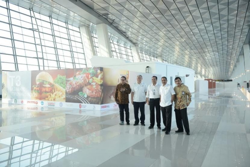 Menpar Arief Yahya meninjau fasilitas di Terminal 3 Bandara Soekarno-Hatta.