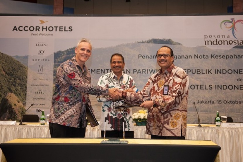Menpar Arief Yahya pada acara penandatangan Nota Kesepahaman atau Memorandum of Understanding (MoU) antara Kementerian Pariwisata dengan AccorHotels di Balairung Soesilo Soedarman, Gedung Sapta Pesona Jakarta, kantor Kemenpar, Kamis (15/10).