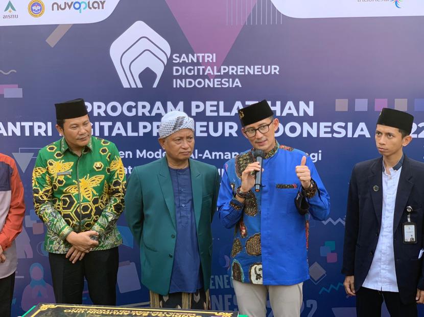 Menparekraf Sandiaga Uno mengatakan, Santri Digitalpreneur Indonesia (SDI) adalah program unggulan untuk memastikan terciptanya 1,1 juta lapangan kerja baru berkualitas pada 2022 dan 4,4 juta lapangan kerja pada 2024.