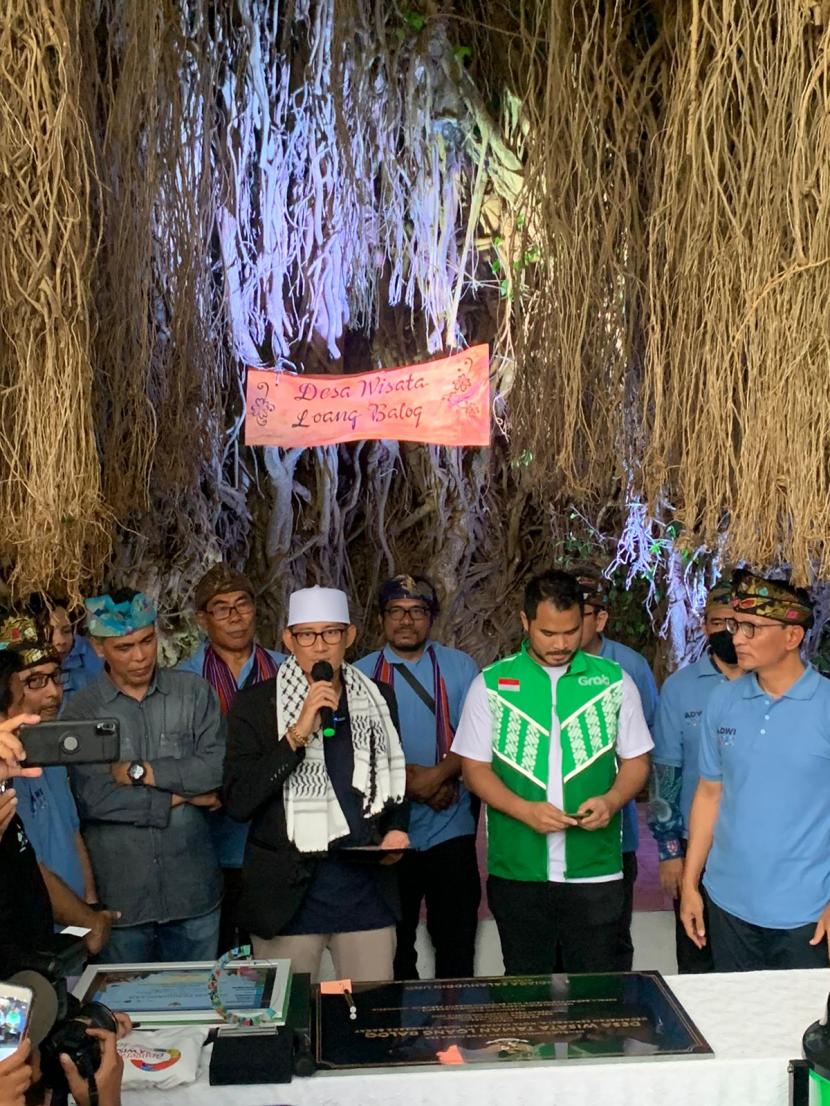 Menparekraf Sandiaga Uno mengunjungi desa wisata Loang Baloq, di Kelurahan Tanjung Karang, Kecamatan Sekarbela, Kota Mataram, Provinsi Nusa Tenggara Barat (NTB).