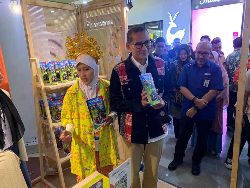 Menparekraf Sandiaga Uno pada acara pameran AKI yang berlangsung di Mega Mall Batam.