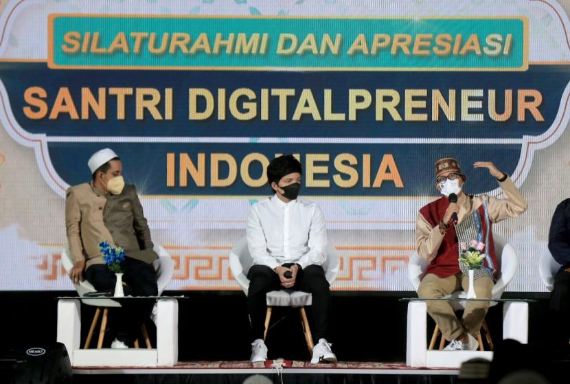 Menparekraf Sandiga Uno mengatakan, dalam menghadapi era industri 4.0 yang serba digital, Indonesia membutuhkan sumber daya manusia yang profesional, kempetitif, dan kompeten.