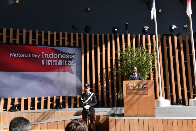 Menperin Saleh Husin memberikan sambutan di National Day yang digelar Paviliun Indonesia di Milan Expo 2015.