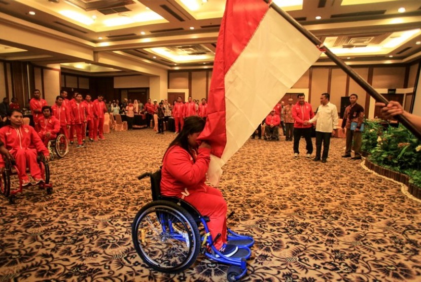 Menpora Lepas Kontingen  Paralimpik Indonesia ke Rio De 