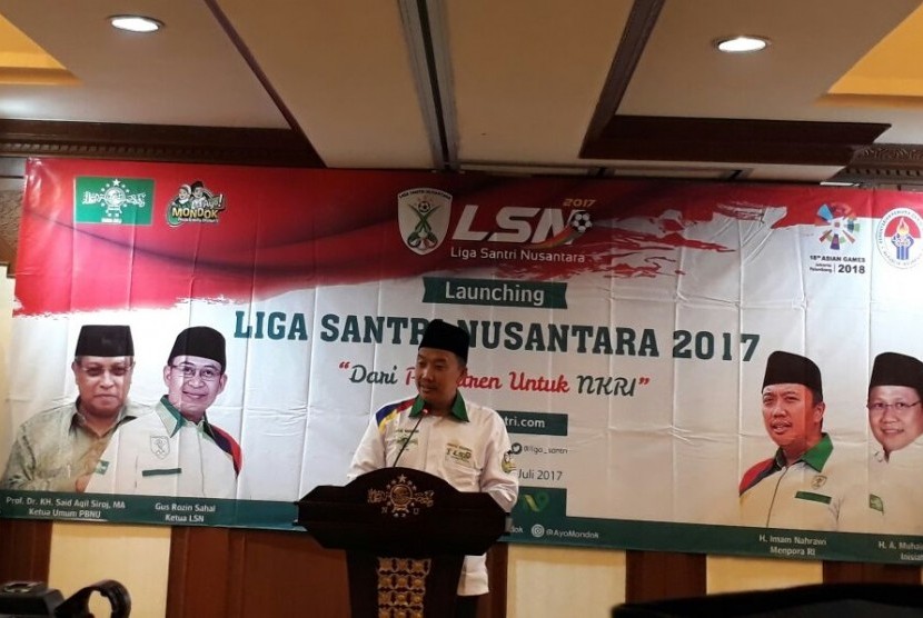 Menpora Imam Nahrawi dalam sambutan peluncuran Liga Santri Nusantara 2017, di Kantor PBNU, Jakarta, Kamis (27/7).