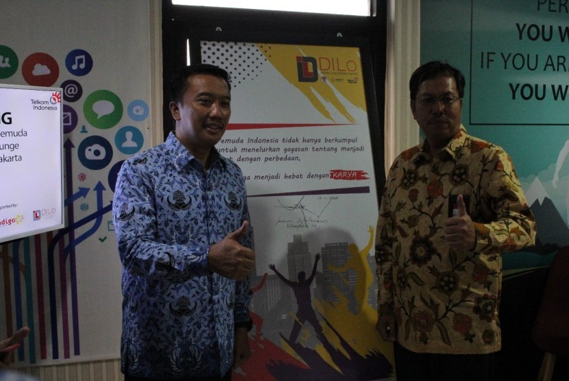 Menpora Imam Nahrawi (kiri) saat meresmikan Sentra Pemberdayaan Pemuda Digital Innovation Lounge (DILo) di Lantai 2 Gedung Wisma Menpora, Jakarta, Rabu (17/1) siang.