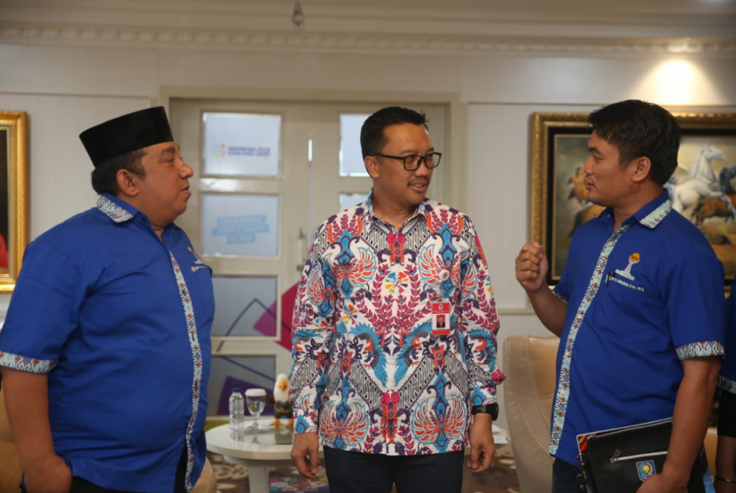 Menpora Imam Nahrawi menerima kunjungan dari jajaran pengurus Badan Komunikasi Pemuda Remaja Masjid Indonesia (BKPRMI).