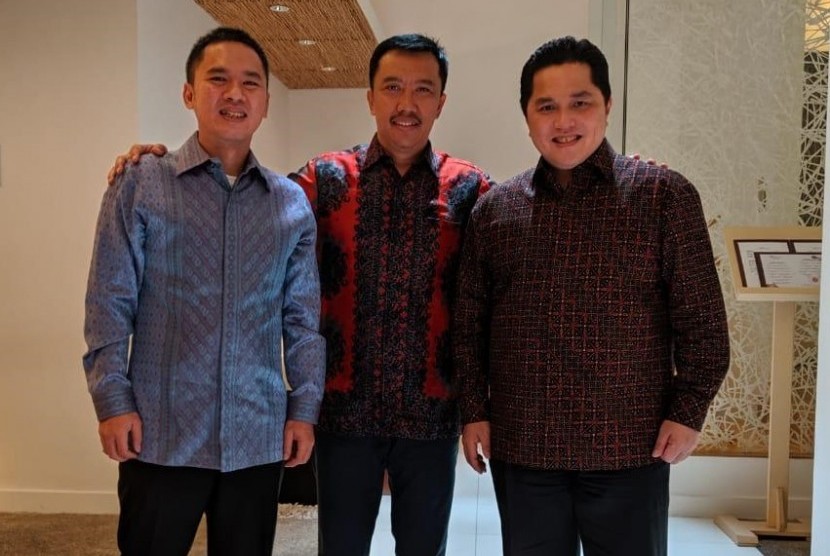 Menpora Imam Nahrawi saat bertemu dengan Ketua Badan Tim Nasional PP Perbasi, Syailendra Bakrie dan IOC Member Erick Thohir. 