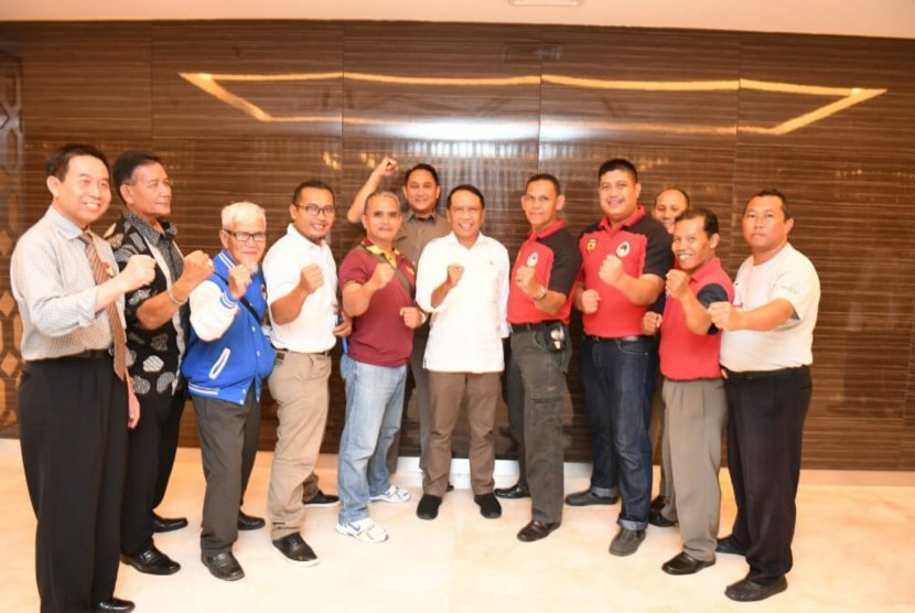 Menpora Zainudin Amali bertemu jajaran pengurus Institut Karate-Do Indonesia (INKAI) Provinsi Bangka Belitung (Babel) di Pangkalpinang, Rabu (26/2). 
