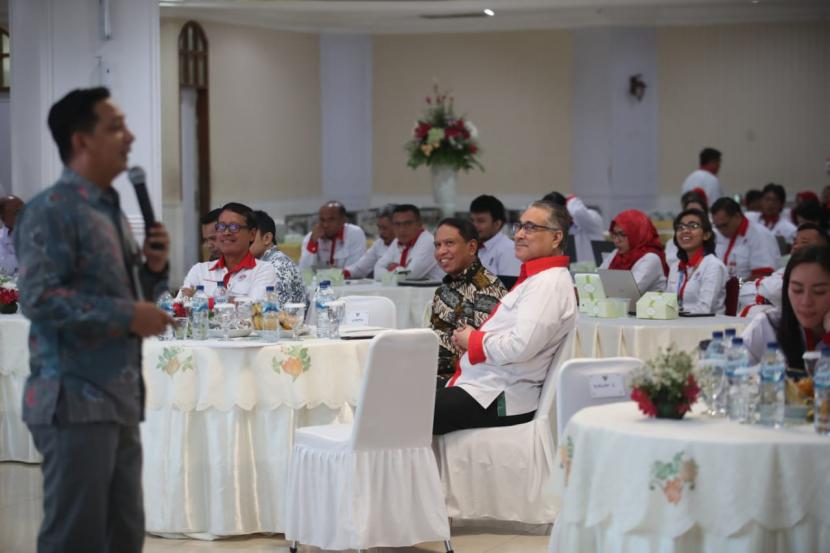 Menpora Zainudin Amali hadir pada kegiatan Bimbingan Teknis Pengisian Laporan Harta Kekayaan Penyelenggara Negara (Bimtek Pengisian LHKPN), di Auditorium Wisma Menpora, Senayan, Jakarta Pusat, Senin (9/3) siang.