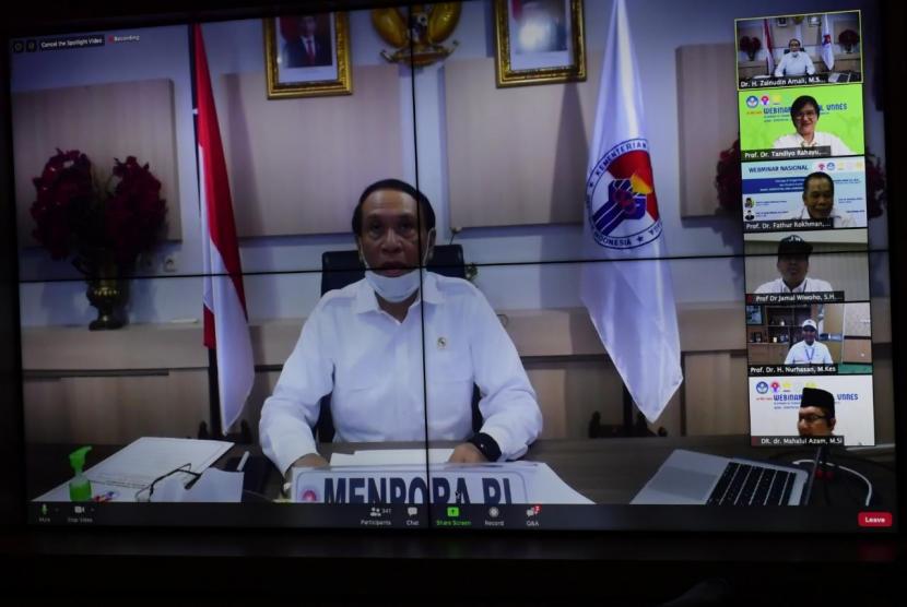 Menpora Zainudin Amali menjadi keynote speaker Webinar Nasional Universitas Negeri Semarang (Unnes) secara virtual yang dilakukan di Situation Room Lantai 9 Graha Pemuda, Senayan, Jakarta Pusat, Senin (18/5).