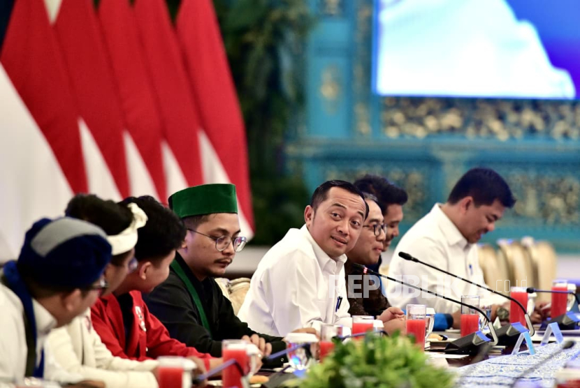 Mensesneg Prasetyo Hadi berdiskusi dengan para mahasiswa di Istana Negara, Jakarta Pusat, Kamis (4/9/2024) malam WIB.