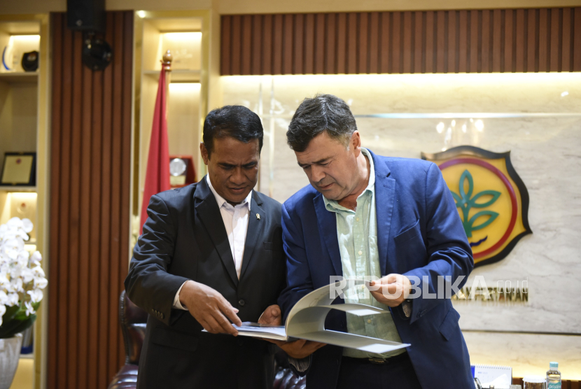 Mentan Andi Amran Sulaiman bertemu Mentan Chile Esteban Valenzuela Van Treek, Senin (19/5/2025) di Kantor Pusat Kementerian Pertanian, Jakarta. 
