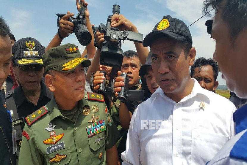 Mentan Andi Amran Sulaiman dan Pangdam III/Siliwangi Mayjen TNI Muhammad Herindra menyatakan kesepakatannya membantu Bulog.