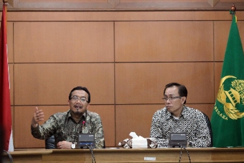 Mentan Suswono (kiri) dan Sekjen Himpunan Kerukunan Tani Indonesia (HKTI) Benny Pasaribu.