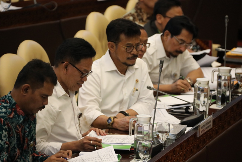 Mentan Syahrul dalam Rapat Kerja bersama DPR, Selasa (5/11).