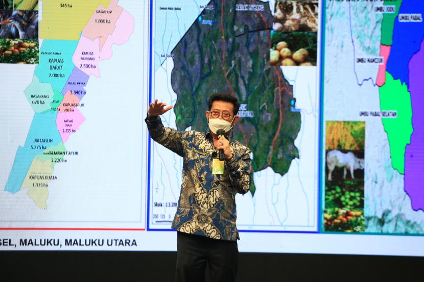Mentan Syahrul Yasin Limpo dalam acara Indonesia Food Summit 2021. Menteri Pertanian Syahrul Yasin Limpo menekankan pentingnya diversifikasi pangan dengan mengoptimalkan potensi dan keragaman sumber daya pangan lokal sebagai salah satu strategi ketahanan pangan di tengah pandemi. 