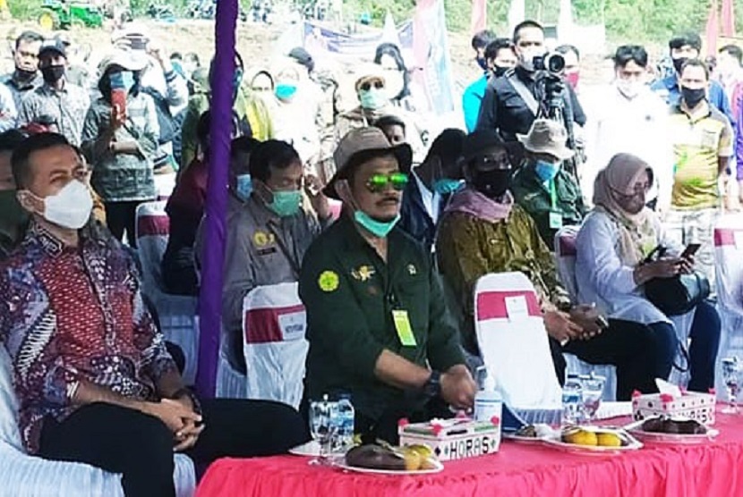 Mentan Syahrul Yasin Limpo dan Wagub Sumut, Musa Rajekshah (kiri) dan Kapusluh BPPSDMP Leli Nuryati (kanan). Menteri Pertanian RI Syahrul Yasin Limpo menegaskan bahwa Korporasi Petani menjadi basis ekonomi petani. 