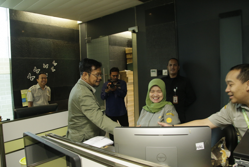 Mentan Syahrul Yasin Limpo menggelar teleconference dengan beberapa penyuluh di seluruh Indonesia yang ada di Balai Penyuluhan Pertanian (BPP).