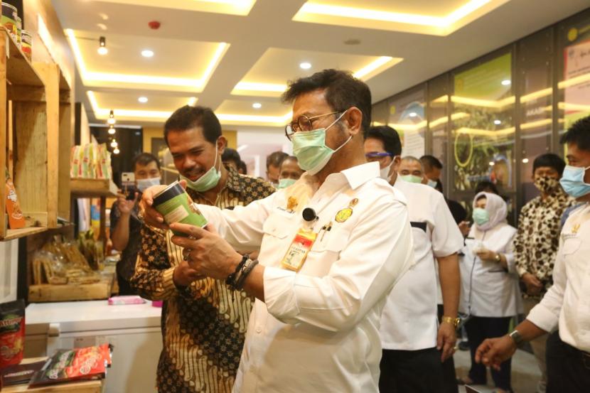 Mentan Syahrul Yasin Limpo (SYL) usai meninjau pameran berbagai olahan pangan lokal dalam acara peresmian gedung Lappo