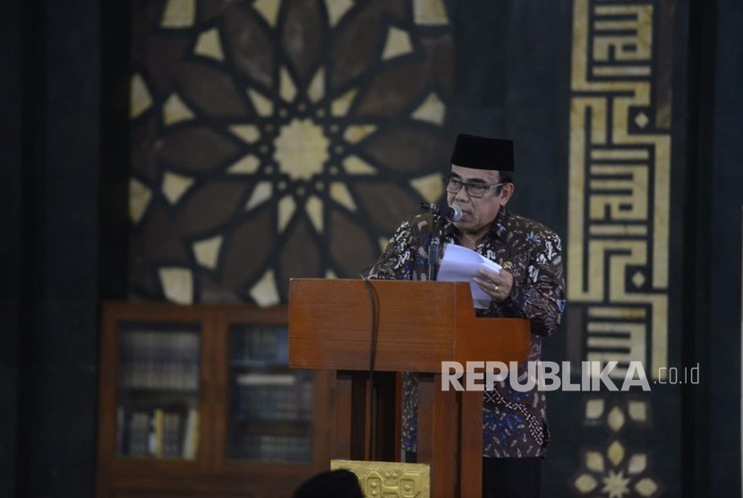 Menteri Agama Fachrul Razi memberikan sambutan pada acara Festival Republik dan Dzikir Nasional 2019 di Masjid At-Tin, Jakarta, Selasa (31/12). 