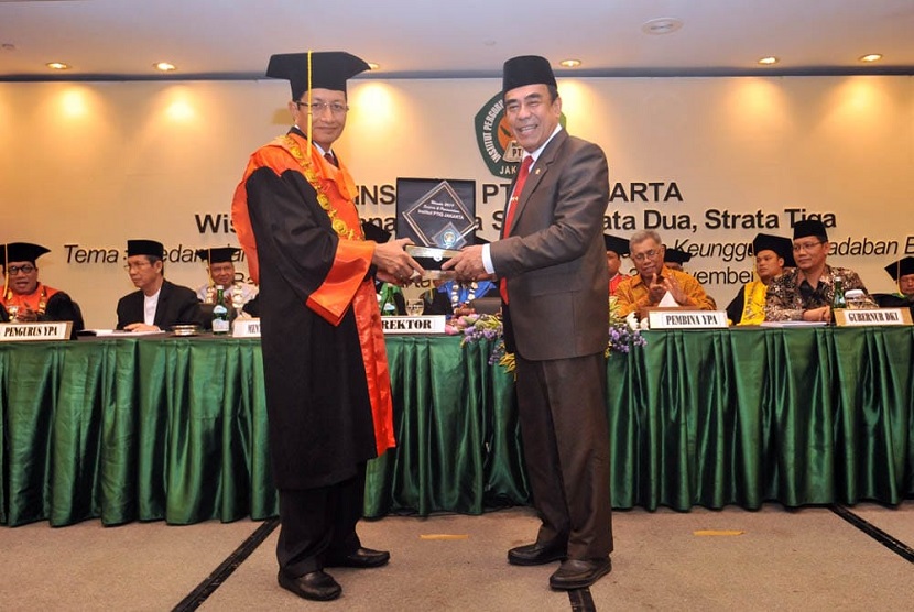 Menteri Agama Fachrul Razi mendorong lulusan Institut Perguruan Tinggi Ilmu Al-Quran (PTIQ) untuk menghidupkan Alquran  dalam Kehidupan masyarakat muslim Indonesia. Hal ini disampaikan Menag dalam orasi ilmiahnya pada Wisuda Institut PTIQ Tahun 2019, di Jakarta Convention Center, Jakarta. 
