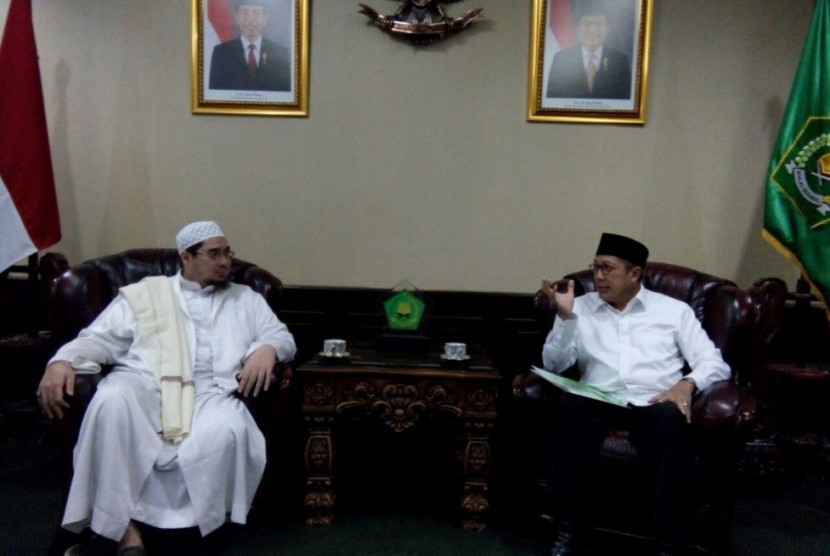 Menteri Agama Lukman Hakim Saifuddin dan Habib Jindan bin Novel bertemu di Kantor Kementerian Agama, Jakarta.