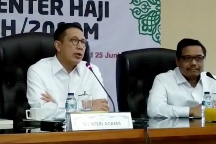 Menteri Agama, Lukman Hakim Saifuddin (Kiri)