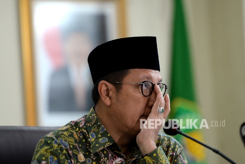 Menteri Agama Lukman Hakim Saifuddin memberikan keterangan pers terkait pelunasan biaya penyelenggaraan ibadah haji (BPIH) reguler 1438 H/2017 di Kementerian Agama, Jakarta, Jumat (7/4).