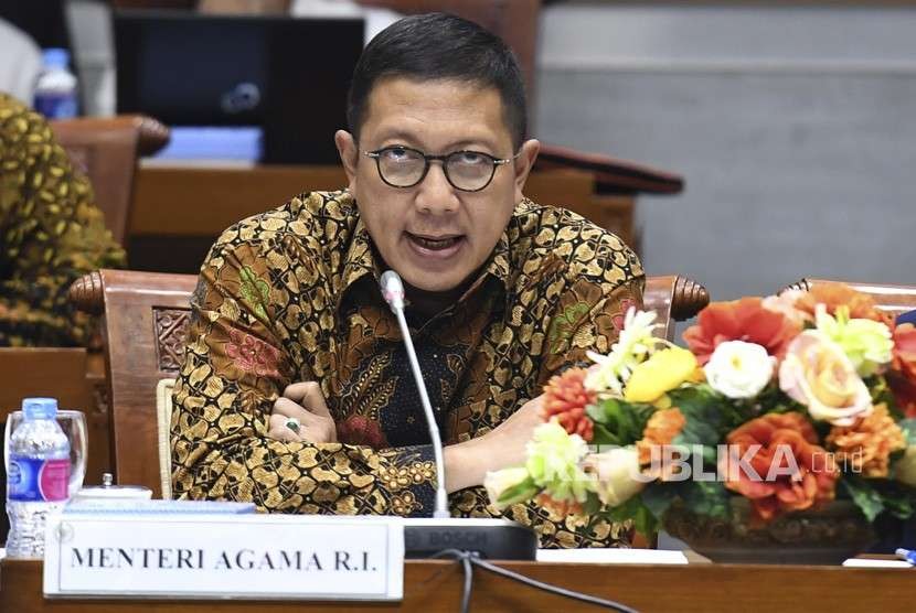 Menteri Agama Lukman Hakim Saifuddin mengikuti rapat kerja dengan Komisi VIII DPR di Komplek Parlemen, Senayan, Jakarta, Selasa (4/9). 