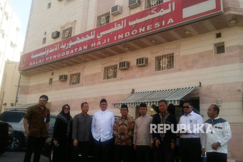 Menteri Agama Lukman Hakim Saifuddin meninjau Klinik Kesehatan Haji Indonesia (KKHI) (dahulu bernama Balai Pengobatan Haji Indonesia) Madinah, Ahad (18/6).