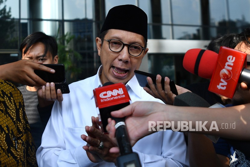 Menteri Agama Lukman Hakim Saifuddin menjawab pertanyaan wartawan seusai menjalani pemeriksaan di kantor KPK, Jakarta, Kamis (23/5/2019). 