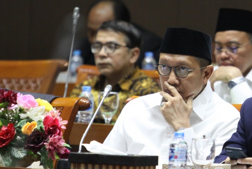 Menteri Agama Lukman Hakim Saifuddin (tengah) saat menghadiri dalam Rapat Kerja (Raker) dengan Komisi VIII DPR di Kompleks Parlemen, Senayan, Jakarta, Senin (25/3/2019). 