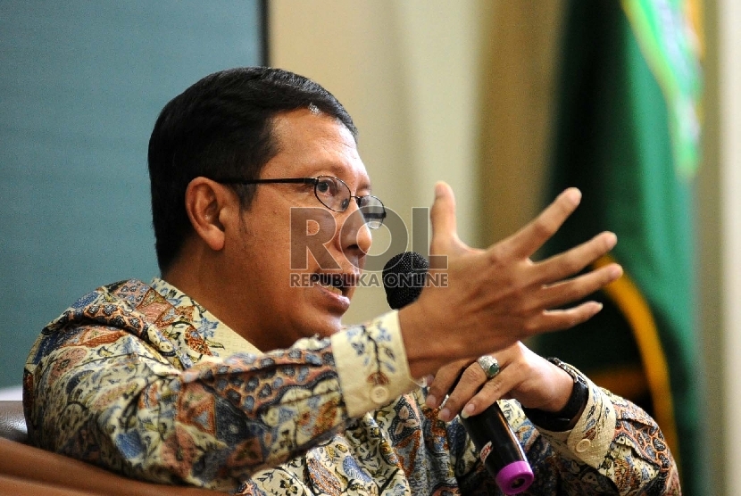 Menteri Agama Lukman Hakin Saifuddin berbicara saat konferensi pers di kantor Kemenag, Jakarta, Senin (9/3). 