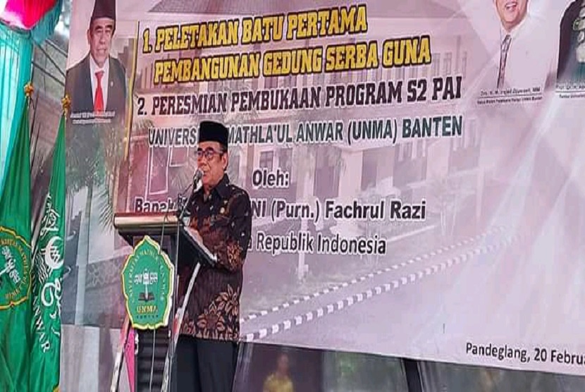 Menteri Agama (Menag) Fachrul Razi memberi sambutan dimulainya pembangunan Gedung Serba Guna (Auditorium) Universitas Mathla’ul Anwar (UNMA) di Menes, Pandeglang, Banten,