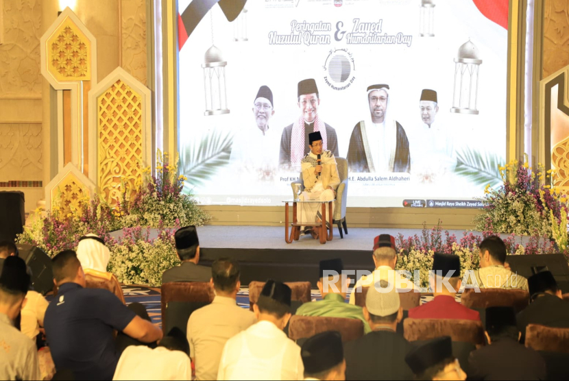 Menteri Agama (Menag) Nasaruddin Umar memperingati malam Nuzulul Quran di Masjid Sheikh Zayed Solo, Jawa Tengah, Selasa (18/3/2025).