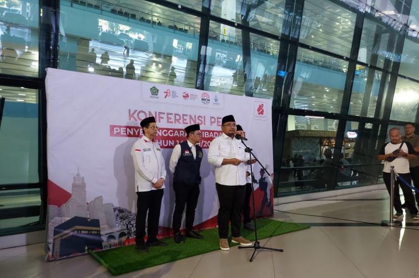 Menteri Agama (Menag) RI Yaqut Cholil Qoumas saat menyampaikan keterangan kepada wartawan dalam Konferensi Pers Penyelenggaraan Ibadah Haji 2023 di Terminal 3 Bandara Soekarno-Hatta, Tangerang, Sabtu (5/8/2023).