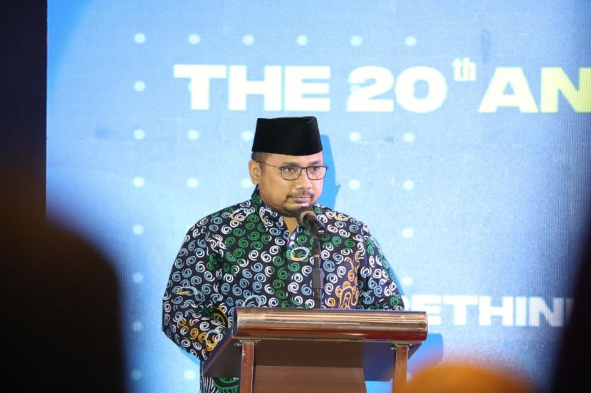 Menteri Agama (Menag), Yaqut Cholil Qoumas saat pidato pada pembukan Annual International Conference on Islamic Studies (AICIS) ke-20 tahun 2021 di The Sunan Hotel, Surakarta, Jawa Tengah secara daring dan luring pada Senin (25/10).