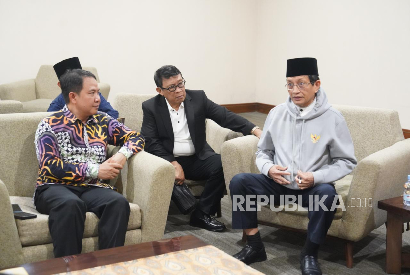 Menteri Agama Nasaruddin Umar tiba di Tanah Air, usai menghadiri Konferensi Lembaga Hadis Nabawi binaan Raja Salman di Madinah.