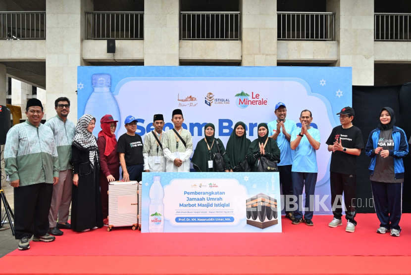 Menag Lepas Jamaah Umrah Marbot Istiqlal yang Diberangkatkan Le Minerale