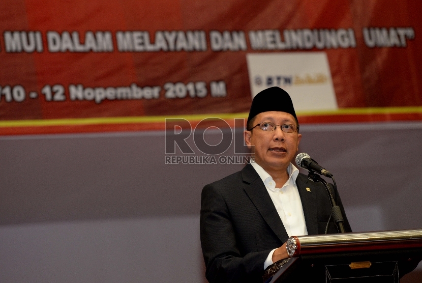 Menteri Agama RI Lukman Hakim Saifuddin memberikan sambutan saat pembukaan Rakernas MUI 2015 di Jakarta, Selasa (10/11) malam.