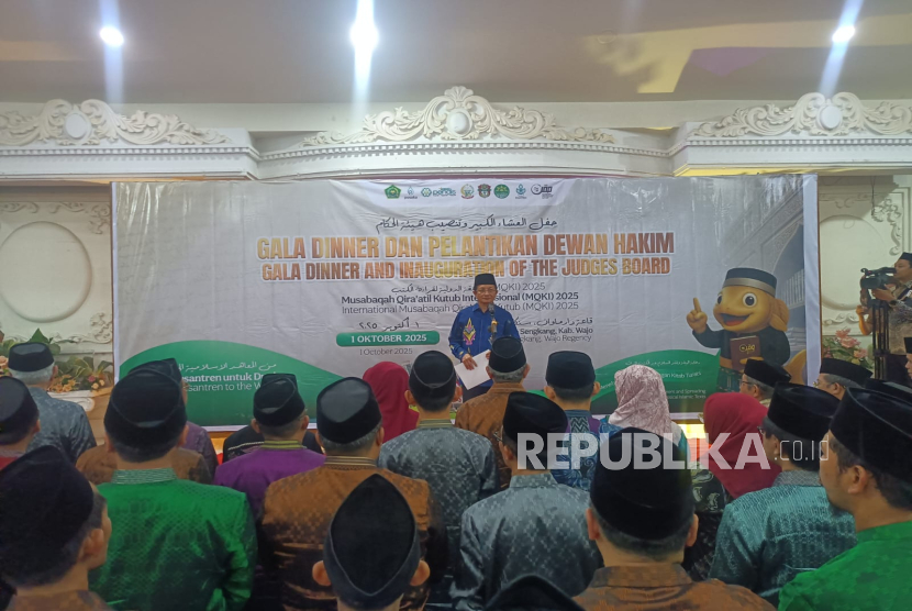 Menteri Agama RI, Prof Nasaruddin Umar, melantik 89 dewan hakim Musabaqah Qiraatil Kutub Internasional (MQKI) di Kabupaten Wajo, Sulawesi Selatan, Rabu (1/10/2025) malam
