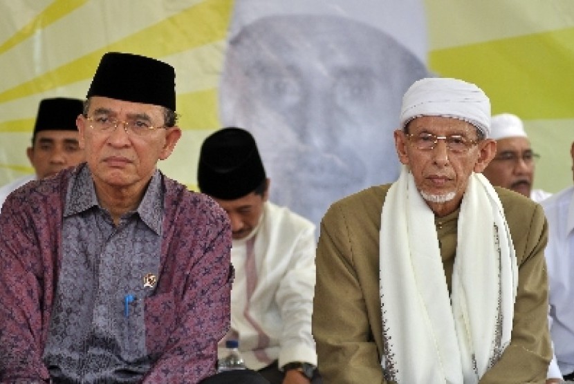 Menteri Agama RI Suryadhrama Ali (kiri) didampingi Ketua Utama PB Alkhairaat Habib Sayyid Segaf al-Jufri.
